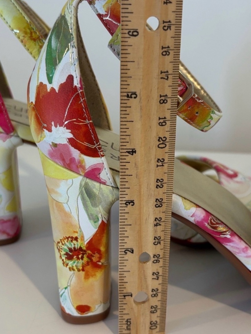 NATURALIZER Joy floral open toe sandals leather upper size 8.5W yellow pink